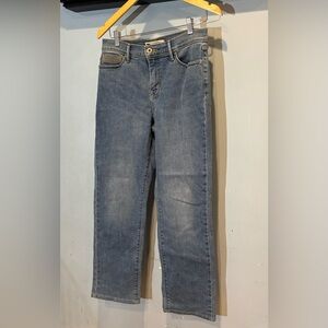 Levi’s Women's 512 Perfectly Slimming Straight Leg Jeans
Size‎ 30